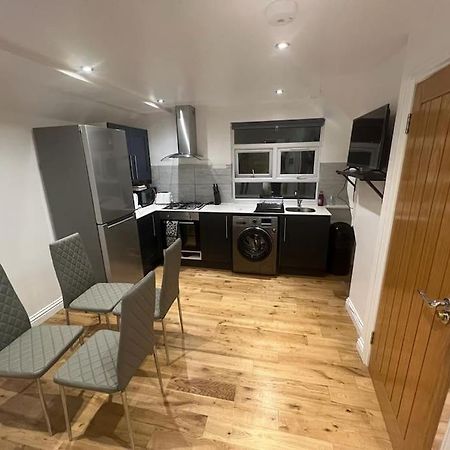 2 Bedroom Apartment In Hampdenrd London Exterior photo